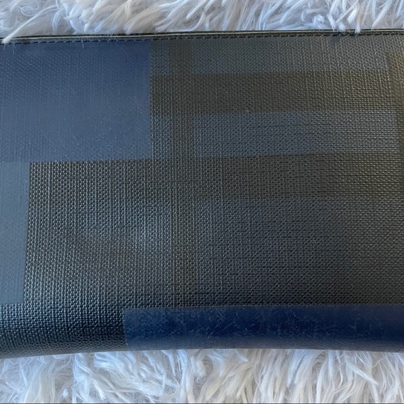Burberry London Check Renfrew Zip Around Wallet - Picture 10 of 13